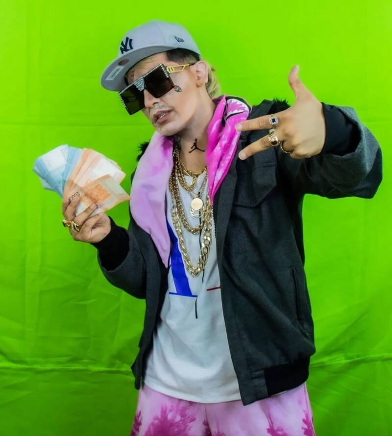 Imitando a Marcianeke.