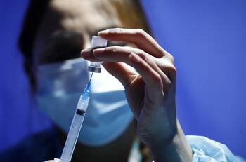 Instituto de Salud Pública aprueba utilización de emergencia de vacuna Sputnik V