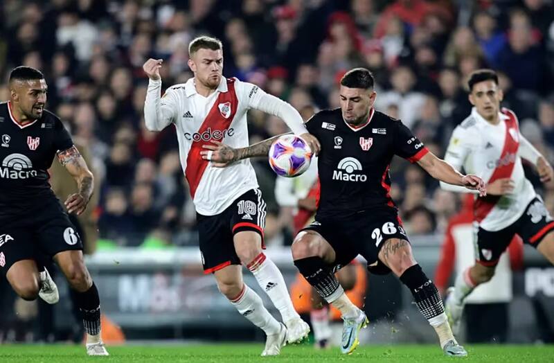 Los clubes del fútbol argentino rechazaron convertirse en Sociedades Anónimas.