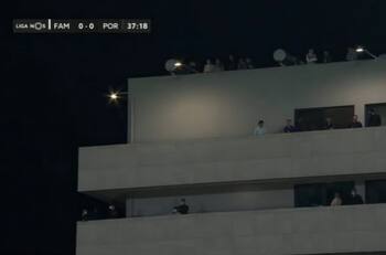 Hinchas presenciaron regreso del fútbol portugués desde los balcones de sus departamentos