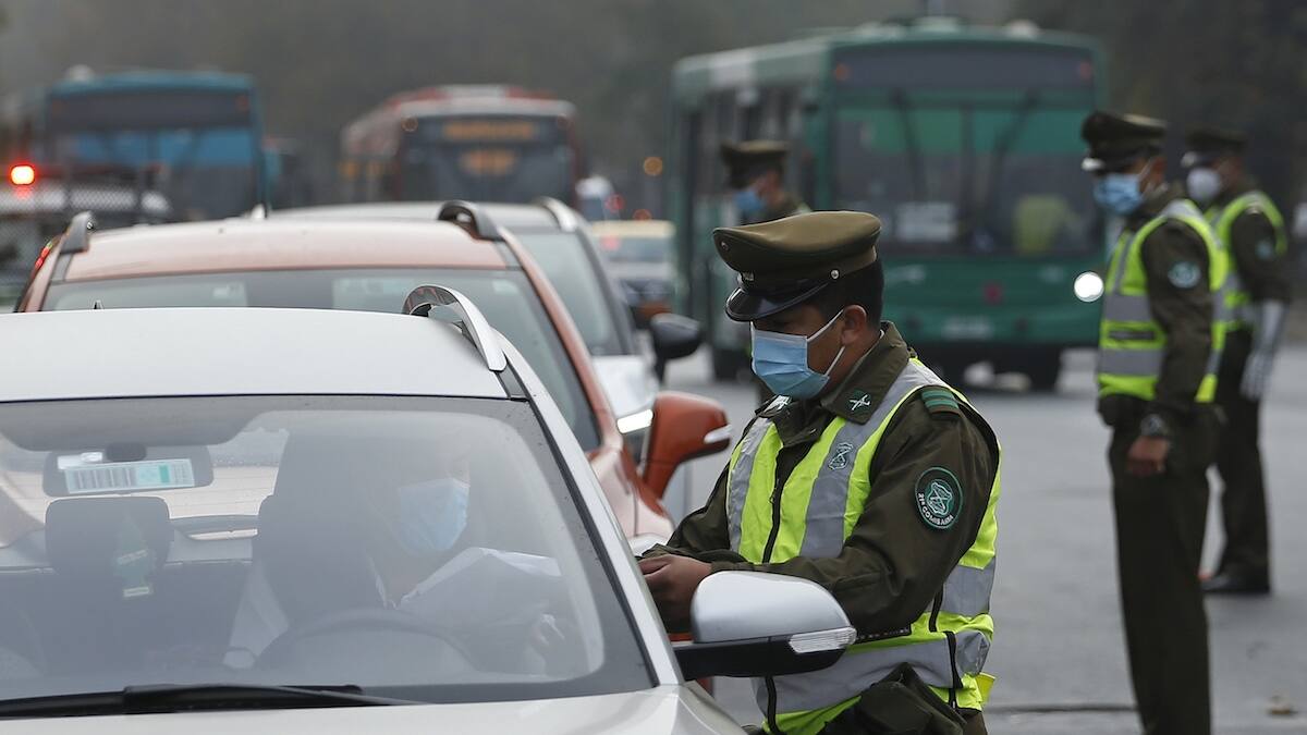 Intentó saltarse control sanitario y sobornó a carabinero con 20 mil pesos: quedó detenido