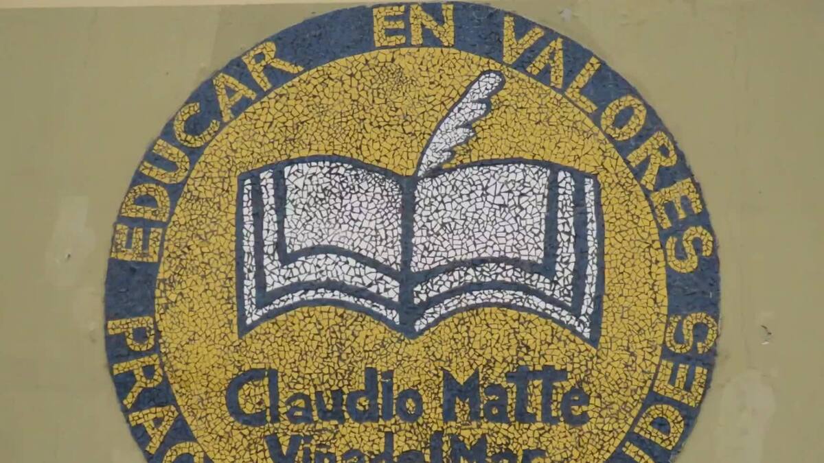 VIDEO | Estudiantes del Colegio Claudio Matte golpean a alumno de segundo medio acusado de abuso