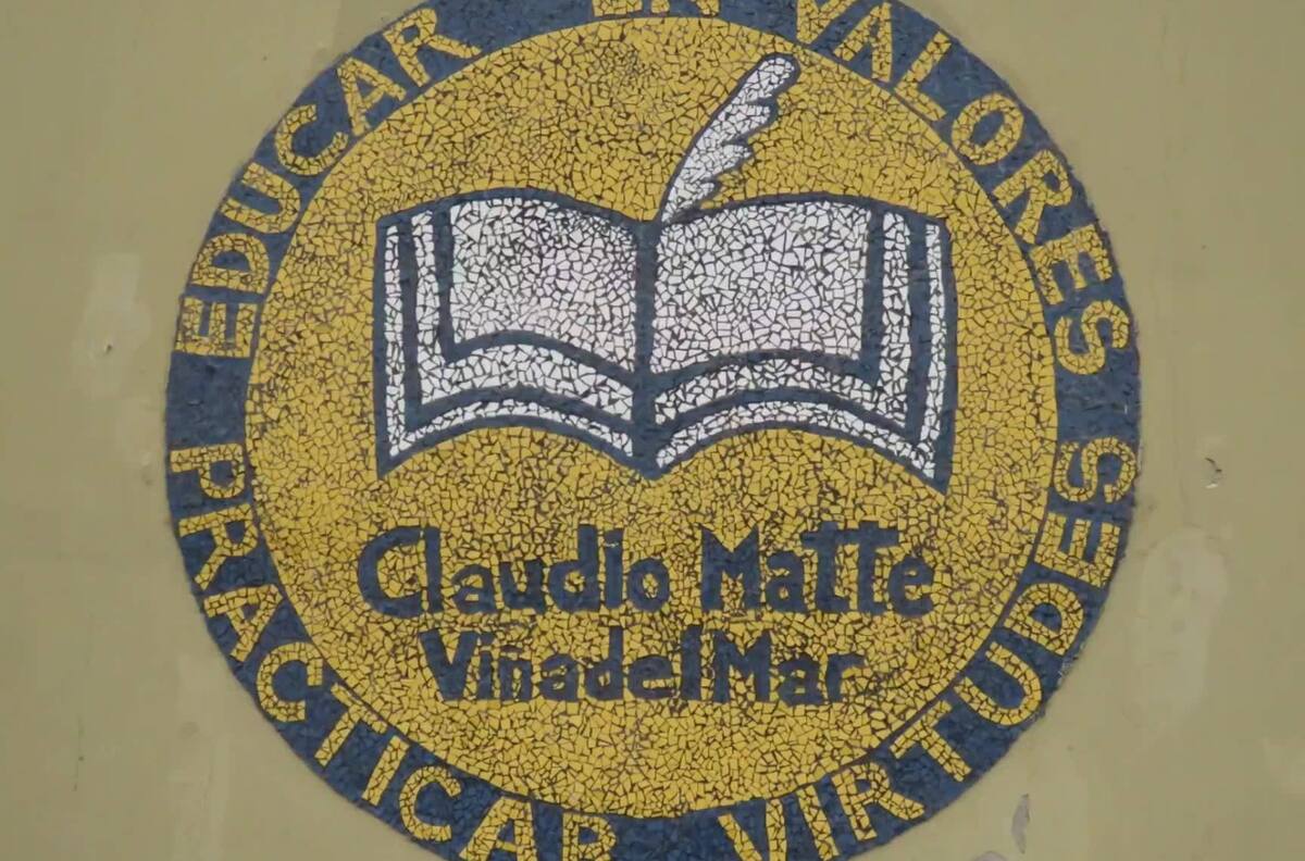 VIDEO | Estudiantes del Colegio Claudio Matte golpean a alumno de segundo medio acusado de abuso