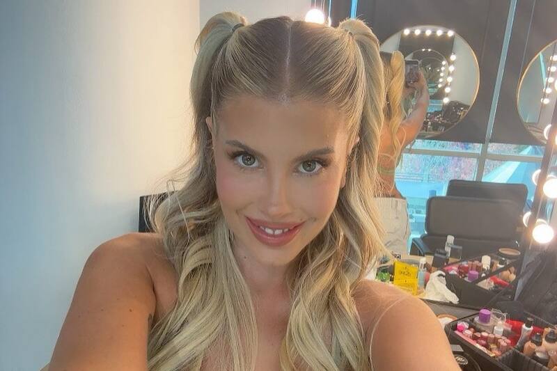 está en una insólita y fuerte polémica familiar