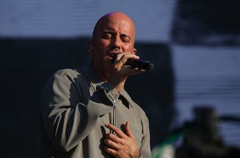 La particular reflexión de vocalista de Cultura Profética sobre el alcohol gel: "Te mata los virus buenos y malos, algunos necesarios para tu sistema"