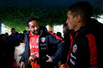 "Seres de luz": Jean Beausejour hizo un guiño a los polémicos episodios que vivió con Carlos Carmona