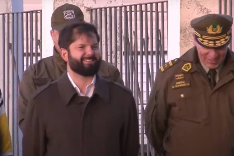 El mandatario llegó hasta su local de votación pasadas las 09:00 horas.