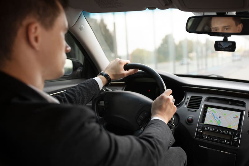 pueden recibir multa por ingresar a realizar servicios al Aeropuerto de Santiago.