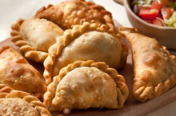 Un imperdible de Semana Santa: Prepara esta deliciosa receta de empanada de mariscos