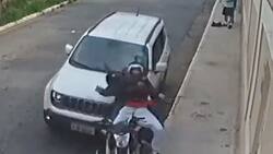 VIDEO I Vio cómo asaltaban a una pareja en moto y no dudó en atropellar a los ladrones