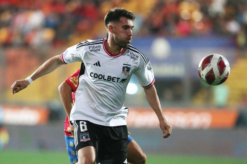 estaría con un pie fuera de Colo Colo. Foto: Agencia Aton.