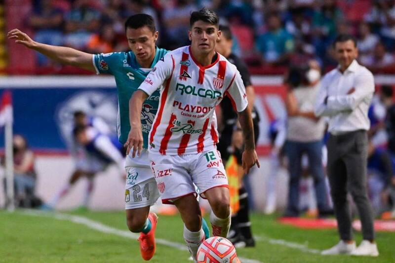 La afición de Necaxa tenía grandes expectativas en el mediocampista.
