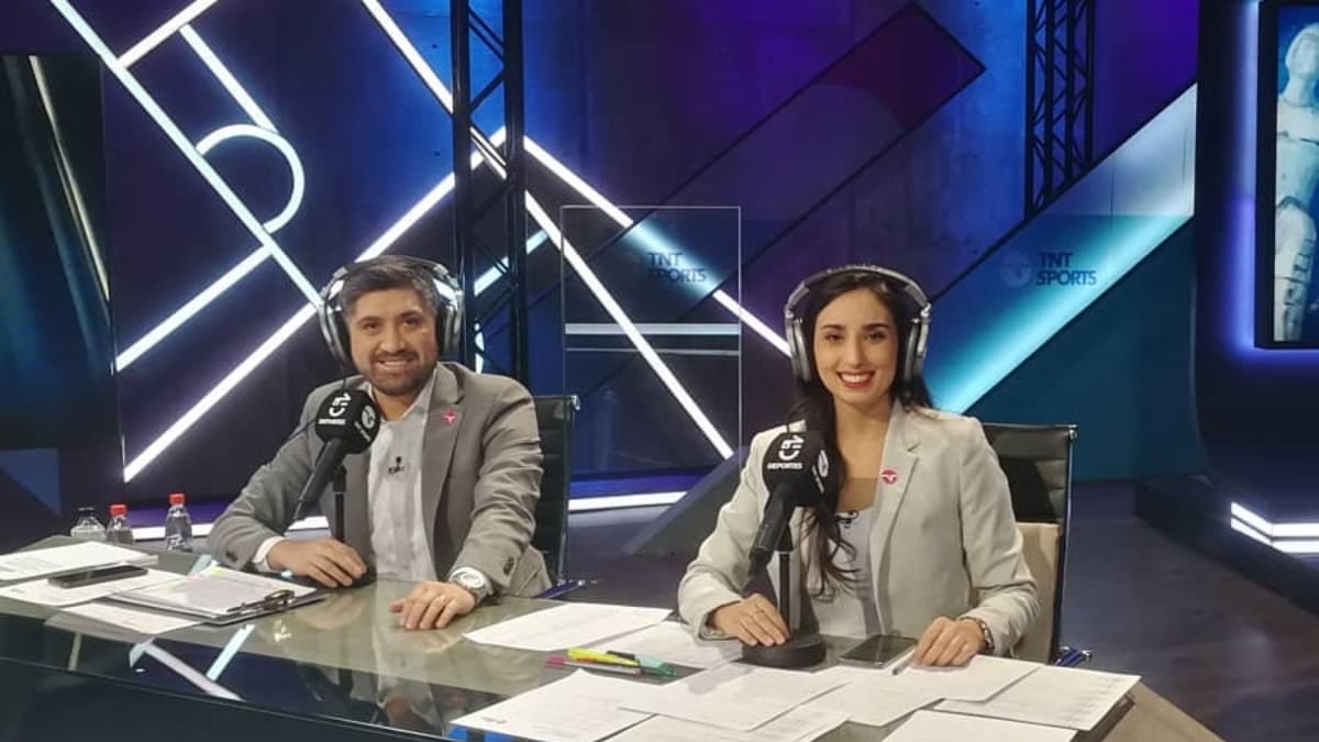 Nahla Hassán y Patricio Barrera serán las voces de los amistosos de La Roja Femenina que se transmitirán en CHV