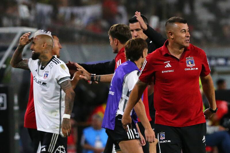 Jorge Almirón decidió no citar a Arturo Vidal para el juego ante Coquimbo Unido. Foto: Aton.