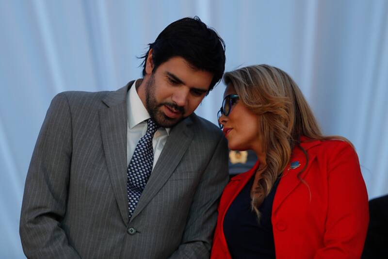 Viñuela no les dio regalo en su matrimonio