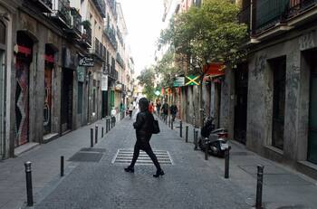 Ataque homofóbico en Madrid: ocho encapuchados agredieron con una navaja a joven madrileño