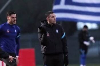 Gustavo Poyet inició su ciclo en la Selección de Grecia tras su bullada salida de la UC