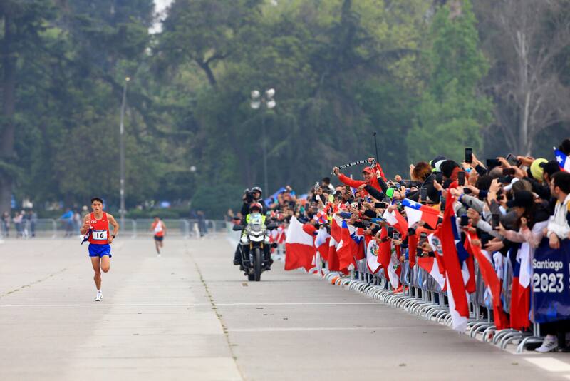 Hugo Catrileo en su llegada a la meta en el Maratón (Foto: Photosport)