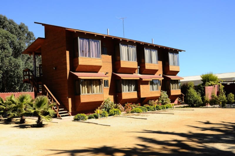 Están ubicadas a cinco minutos de la Casa Museo de Pablo Neruda.
Créditos: Cabañas Barrachina.