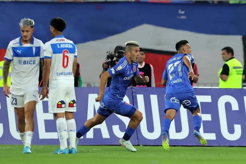 Leandro Fernández festejando el gol ante la UC.