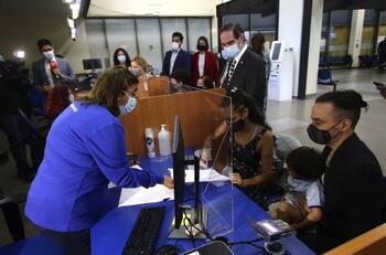 Cambio de orden de apellidos: revisa cuántas horas hay disponibles para el trámite