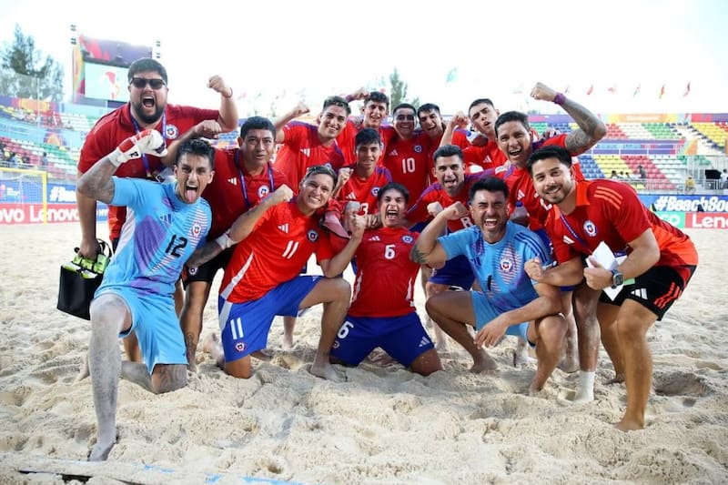 La Roja festeja el triunfo sobre Tahiti en Seychelles - 2025. Foto: X @LaRoja