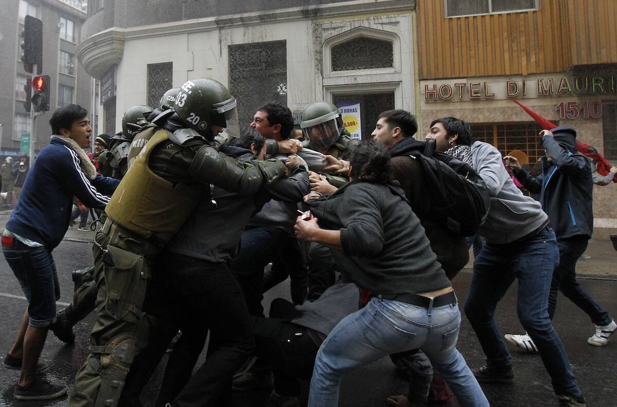 Aprueban proyecto para indultar a presos del estallido social en Chile: ahora pasa al Senado