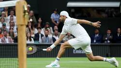 Increíble: le iba ganando al número 1 del mundo en Wimbledon y una lesión lo obligó a abandonar