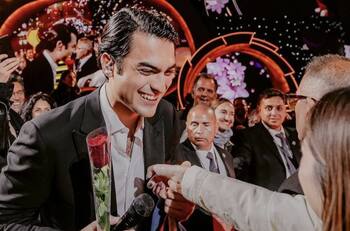 “El marido de Chile”: Redes sociales de Matteo Bocelli se llenan de mensajes de amor tras acompañar a su padre en el Festival de Viña 2024