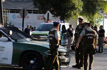 Homicidio en Cerro Navia: Hombre murió tras recibir disparo desde un auto en movimiento