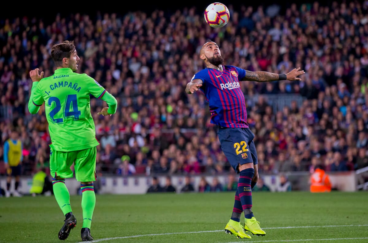 "Guerrero", "Un pulmón": Así calificaron los medios españoles la temporada de Arturo Vidal, tras su título con Barcelona