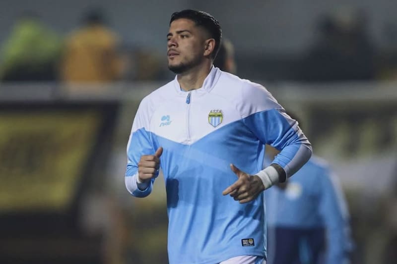 Vistiendo la camiseta de Magallanes en 2025. Foto: @alexissabella40 en Instagram.