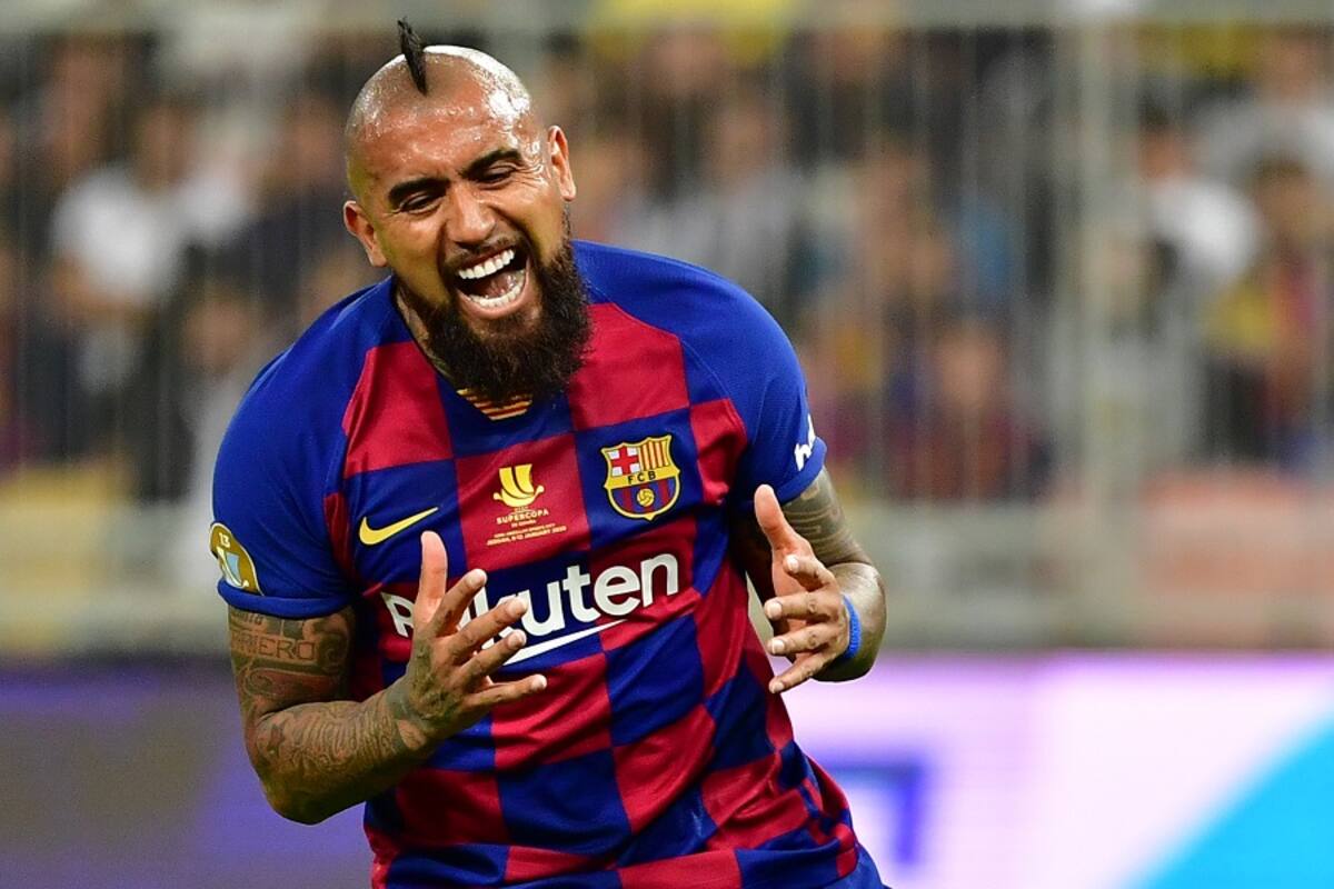 Barcelona's Chilean midfielder Arturo Vidal reacts during the Spanish Super Cup semi final between Barcelona and Atletico Madrid on January 9, 2020, at the King Abdullah Sport City in the Saudi Arabian port city of Jeddah. - The winner will face Real Madrid in the final on January 12. (Photo by Giuseppe CACACE / AFP)