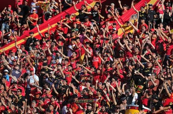 Con fuerte mensaje a los dirigentes: hinchas de Unión Española obligaron a detener el partido en Santa Laura