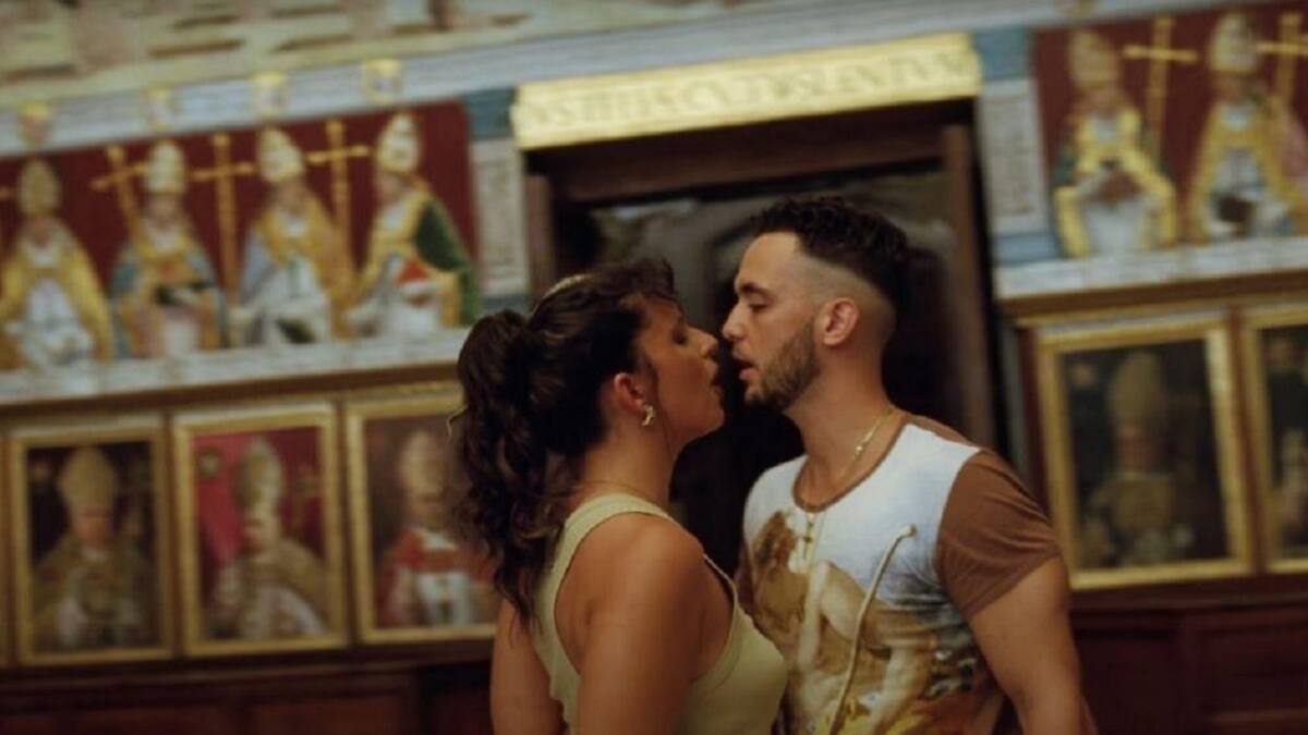 Sigue la polémica por video de C. Tangana: purificarán catedral de Toledo donde se grabó "Ateo"