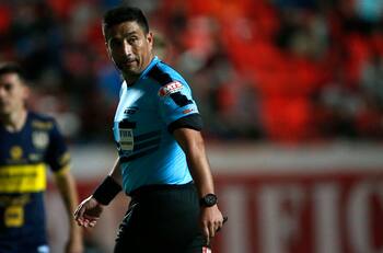 Eduardo Gamboa reveló insólito incidente con asistente de video de Everton