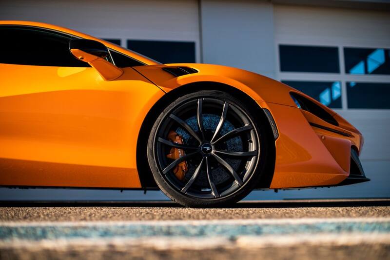 EL McLaren Artura mejora potencia en su versión 2025