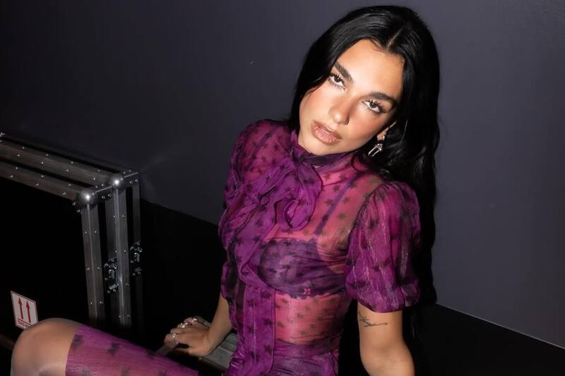 y sus nuevas zapatillas.