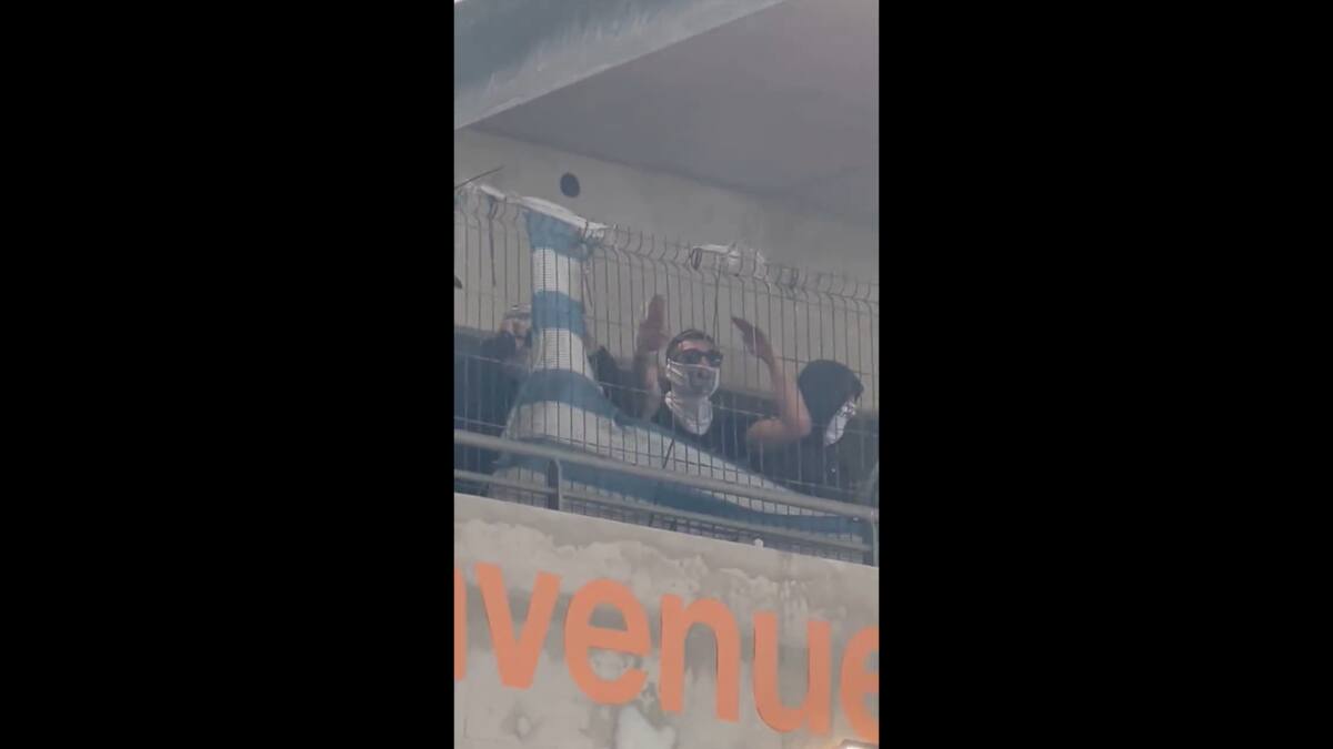 VIDEO | Hinchas del Frankfurt hicieron el saludo Nazi antes de enfrentar al Olympique de Marsella de Alexis Sánchez