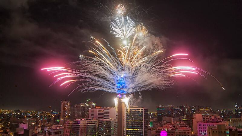 La Torre Entel lleva más de 25 años festejando con fuegos artificiales el 31 de diciembre.