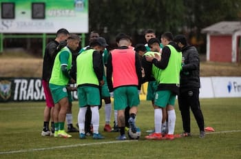 En Rodelindo Román de Arturo Vidal se resignan a un 2023 sin competencias tras borrador de la Segunda División