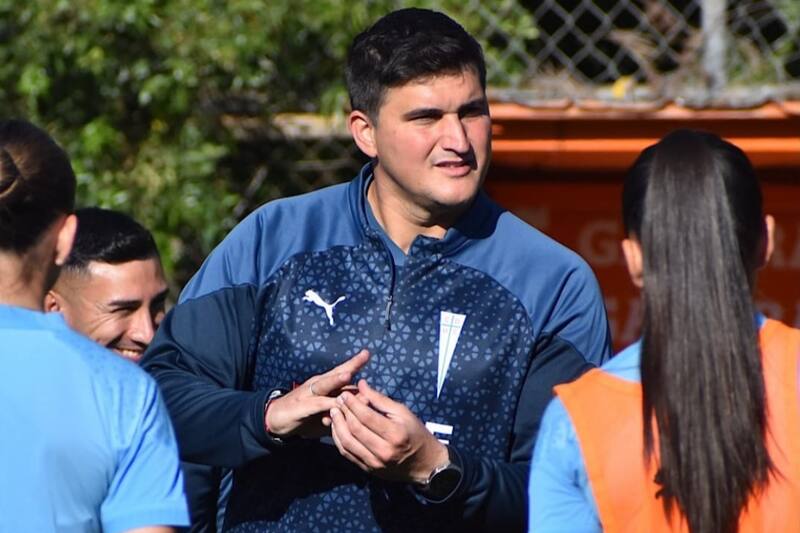 seguirá siendo DT de Las Cruzadas. Foto: Comunicaciones Cruzados.