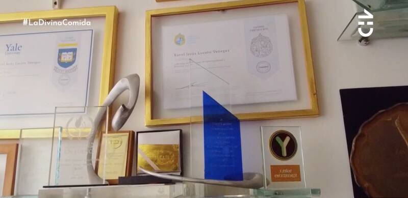 Sus trofeos y diplomas / CHV