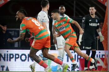 VIDEO | Le sale competencia a San Marcos de Arica: La tremenda chambonada que se registró en el fútbol europeo