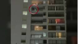 VIDEO | Impactante: Niño queda colgando desde el piso 15 en un edificio de Iquique
