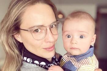"Con este exquisito es imposible no querer acurrucarse": Valeria Ortega se llena de elogios en bella fotografía junto a su hijo Oliver