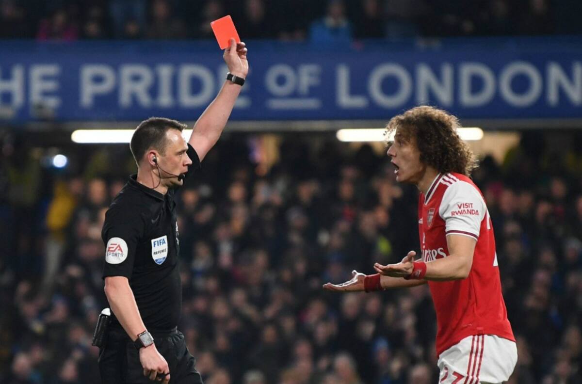 La descriteriada patada de David Luiz que terminó en expulsión y gol para Chelsea