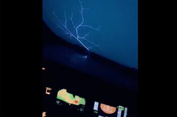 VIDEO | ¡Qué miedo! Piloto muestra cómo se ve cuando vuelas dentro de una tormenta