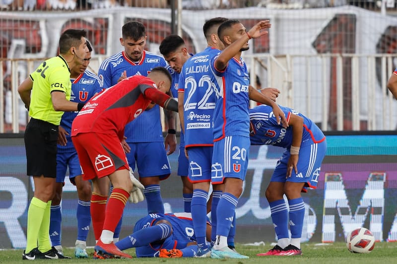 La lesión de José Castro en el Superclásico 193 abre espacios para la llegada de un lateral izquierdo a Universidad de Chile. Foto: Aton