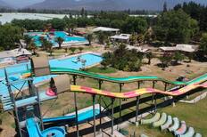 A 45 minutos de Santiago: Revisa los precios y horarios de esta piscina ubicada en Buin